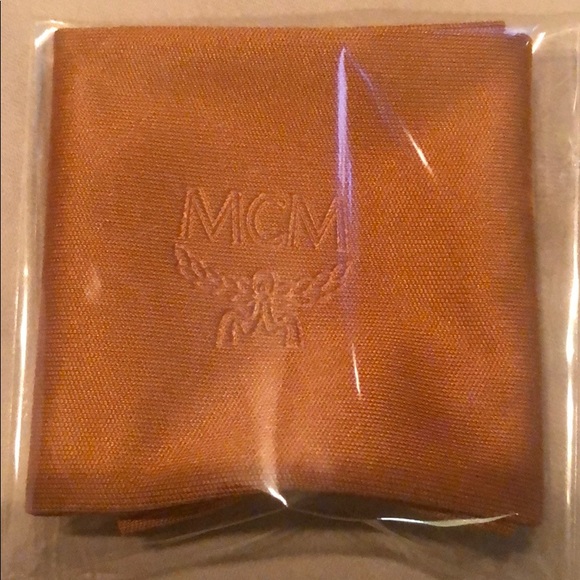 McM sunglasses Authentic come with case and cloth - Picture 6 of 8